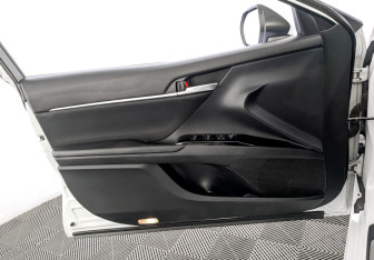 Подержанный автомобиль Toyota Camry Sedan 2019 года (19 фото)