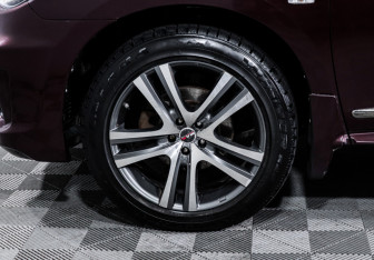 Подержанный автомобиль Infiniti JX 2013 года (15 фото)