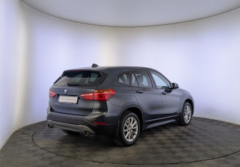 Подержанный автомобиль BMW X1 2018 года (5 фото)