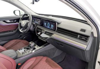 Подержанный автомобиль Hongqi HS5 2023 года (11 фото)