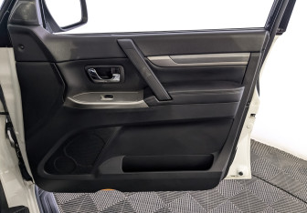 Подержанный автомобиль Mitsubishi Pajero 2018 года (24 фото)