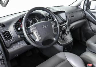 Подержанный автомобиль Hyundai Grand Starex 2017 года (7 фото)