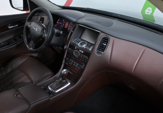 Подержанный автомобиль Infiniti EX 2008 года (9 фото)