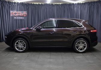 Подержанный автомобиль Porsche Cayenne 2020 года (8 фото)