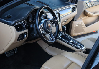 Подержанный автомобиль Porsche Macan 2017 года (17 фото)