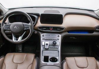 Подержанный автомобиль Hyundai Santa Fe 2022 года (13 фото)