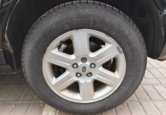 Подержанный автомобиль Land Rover Freelander 2011 года (13 фото)