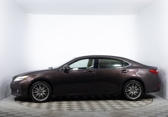Подержанный автомобиль Lexus ES 2012 года (8 фото)