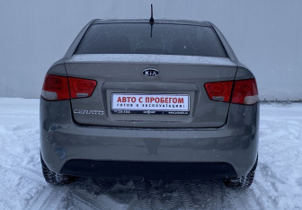 Подержанный автомобиль Kia Cerato Sedan 2009 года (6 фото)