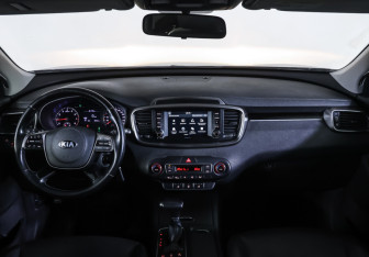 Подержанный автомобиль Kia Sorento 2019 года (17 фото)