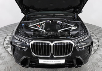 Новый BMW X7 2025 (15 фото)