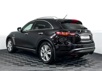 Подержанный автомобиль Infiniti QX70 2015 года (7 фото)