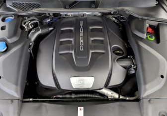 Подержанный автомобиль Porsche Cayenne 2017 года (9 фото)