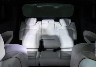 Подержанный автомобиль GAC M8 2023 года (14 фото)