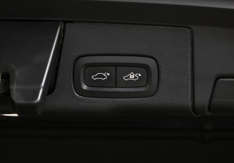 Подержанный автомобиль Volvo XC60 2018 года (24 фото)