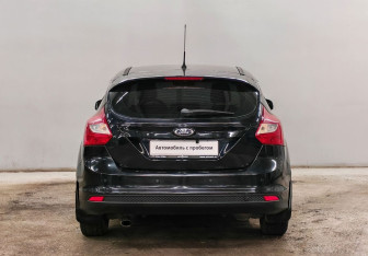 Подержанный автомобиль Ford Focus Hatchback 2012 года (6 фото)