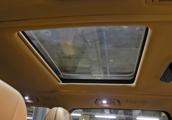 Подержанный автомобиль Voyah Dream 2022 года (22 фото)