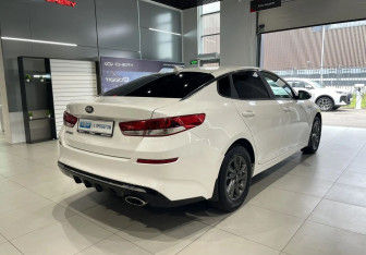 Подержанный автомобиль Kia Optima Sedan 2018 года (4 фото)