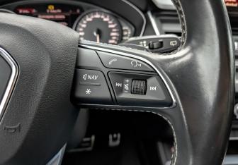 Подержанный автомобиль Audi SQ5 2019 года (27 фото)