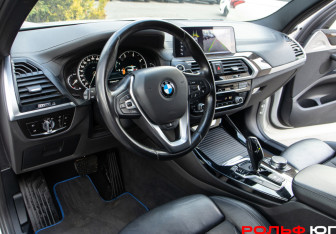 Подержанный автомобиль BMW X3 2018 года (16 фото)