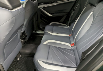 Подержанный автомобиль Geely Atlas 2024 года (16 фото)