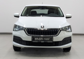 Подержанный автомобиль Skoda Rapid Liftback 2022 года (2 фото)