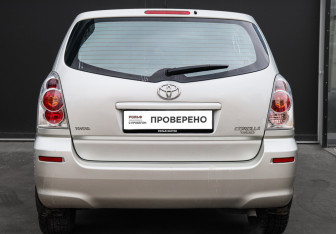 Подержанный автомобиль Toyota Corolla Verso 2006 года (5 фото)