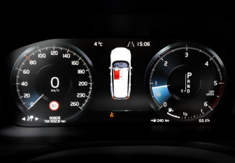 Подержанный автомобиль Volvo V60 2020 года (14 фото)