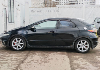 Подержанный автомобиль Honda Civic Hatchback 2008 года (8 фото)
