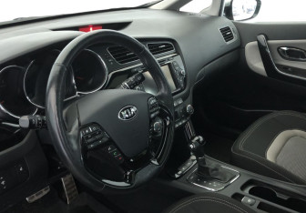 Подержанный автомобиль Kia Ceed Hatchback 2012 года (8 фото)