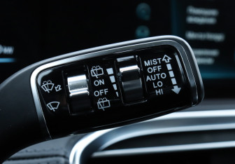 Подержанный автомобиль Hongqi E-HS9 2021 года (23 фото)