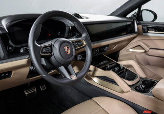 Подержанный автомобиль Porsche Cayenne 2025 года (14 фото)