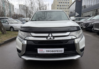 Подержанный автомобиль Mitsubishi Outlander 2015 года (2 фото)