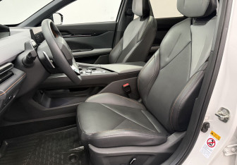 Подержанный автомобиль Changan UNI-V 2023 года (10 фото)