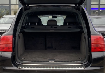 Подержанный автомобиль Porsche Cayenne 2004 года (9 фото)