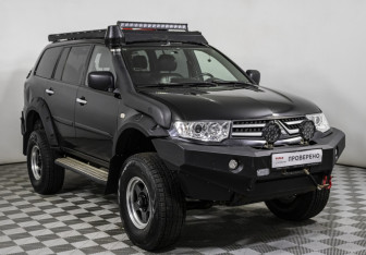 Подержанный автомобиль Mitsubishi Pajero Sport 2014 года (3 фото)