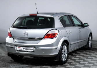 Подержанный автомобиль Opel Astra Hatchback 2007 года (5 фото)