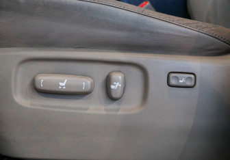 Подержанный автомобиль Toyota Land Cruiser Suv 2009 года (18 фото)