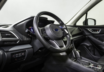 Подержанный автомобиль Subaru Forester Suv 2018 года (11 фото)