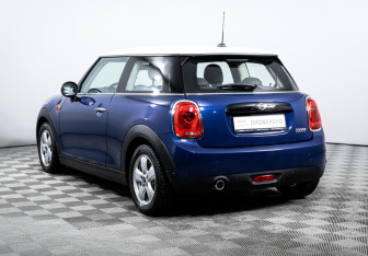 Подержанный автомобиль MINI Hatch 2017 года (8 фото)