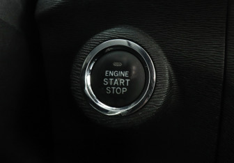 Подержанный автомобиль Toyota Venza 2015 года (16 фото)