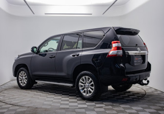 Подержанный автомобиль Toyota Land Cruiser Prado 2014 года (7 фото)