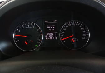 Подержанный автомобиль Nissan X-Trail 2011 года (13 фото)