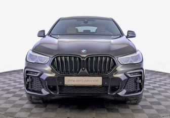 Подержанный автомобиль BMW X6 2022 года (2 фото)
