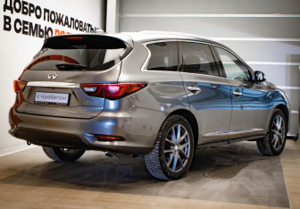 Подержанный автомобиль Infiniti QX60 2018 года (4 фото)