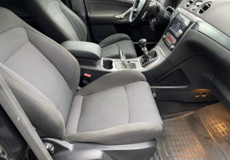 Подержанный автомобиль Ford S-MAX 2006 года (9 фото)