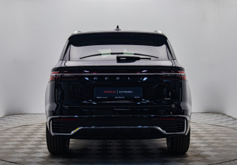 Подержанный автомобиль Geely Monjaro 2024 года (4 фото)