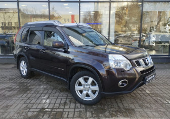 Подержанный автомобиль Nissan X-Trail 2013 года (3 фото)