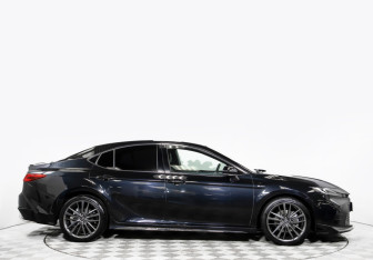 Подержанный автомобиль Toyota Camry Sedan 2024 года (3 фото)
