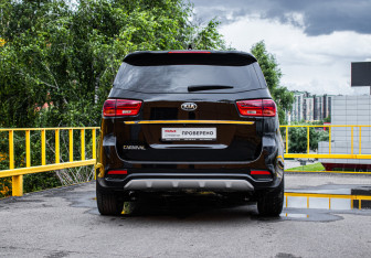 Подержанный автомобиль Kia Carnival 2019 года (5 фото)